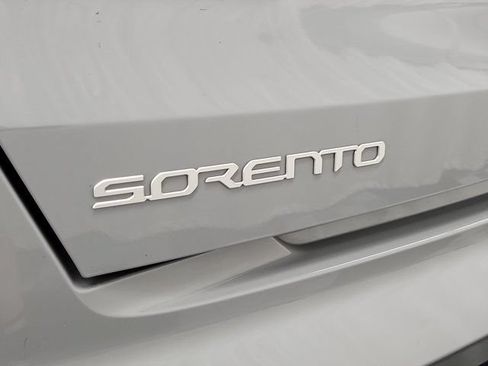 Used 2023 Kia Sorento SX AWD/4WD image 9