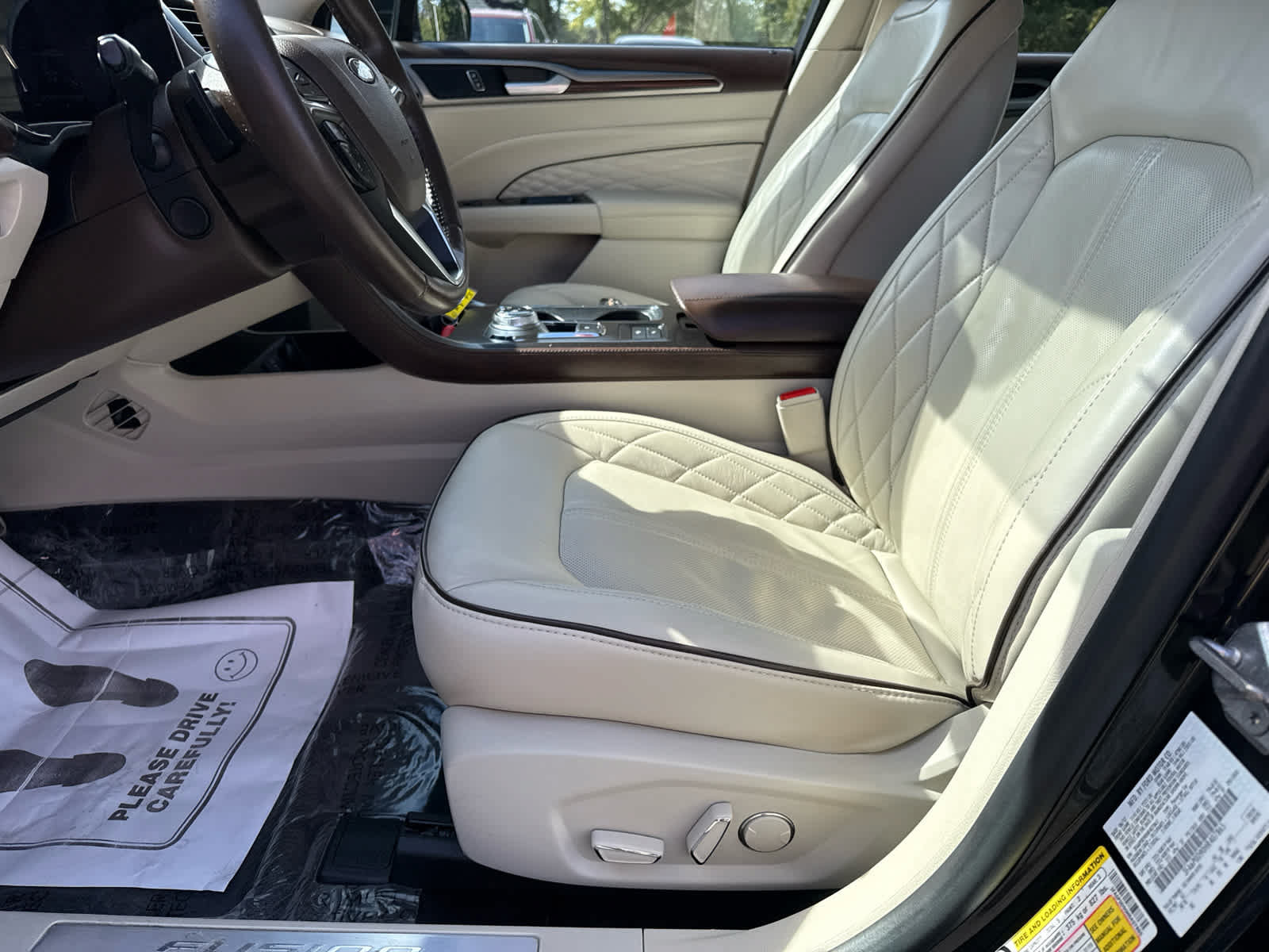 Used 2017 Ford Fusion Platinum AWD/4WD image 11