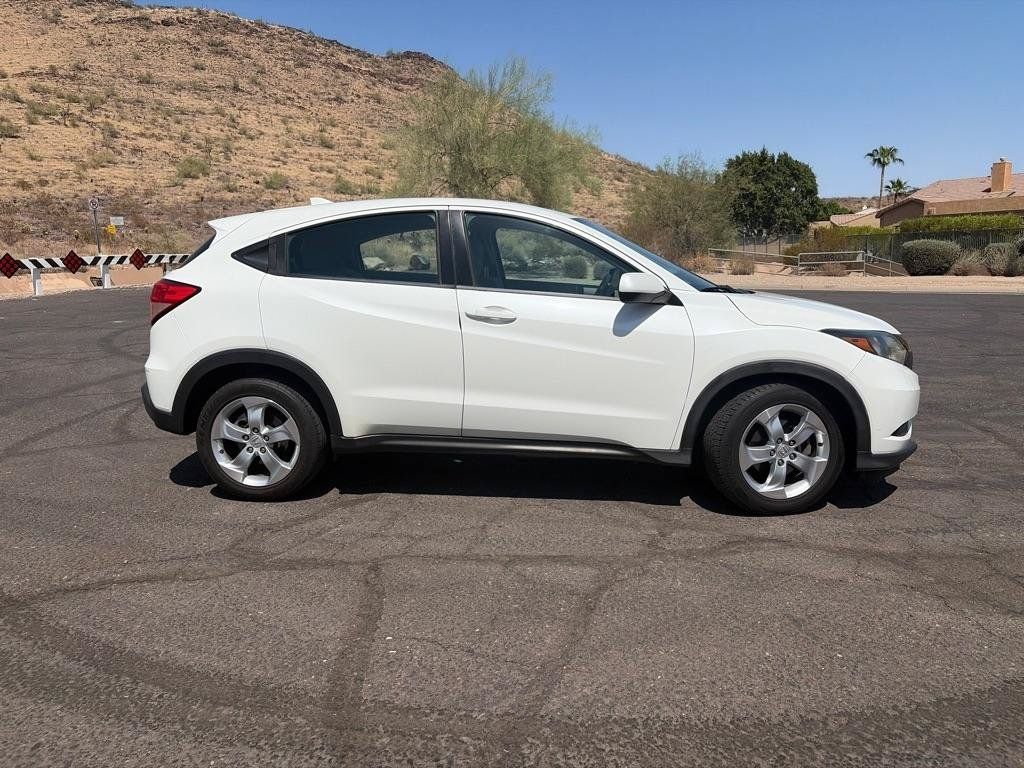 Used 2016 Honda HR-V LX image 4