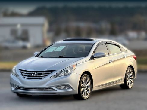 Used 2013 Hyundai Sonata SE w/ Navigation & Sunroof Pkg image 6
