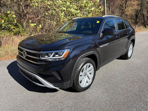 Used 2022 Volkswagen Atlas Cross Sport SE w/ Panoramic Sunroof Package image 2