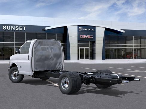 New 2025 GMC Savana 4500 w/ Power Convenience Package RWD image 3