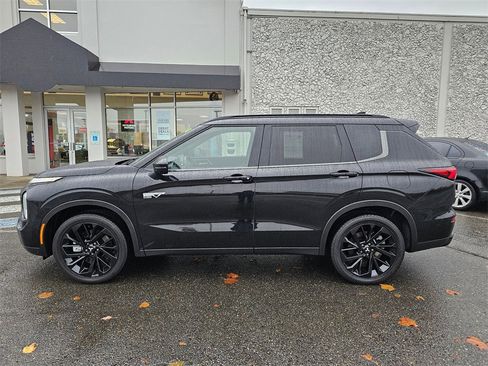 Used 2025 Mitsubishi Outlander SEL Black Edition image 8