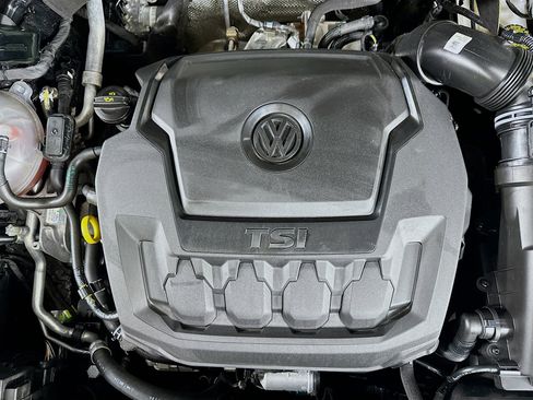 Used 2024 Volkswagen Tiguan Wolfsburg Edition image 33