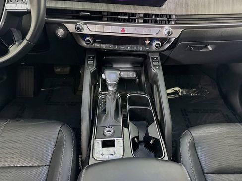 Used 2024 Kia Telluride EX w/ EX Captain's Chair Package image 37