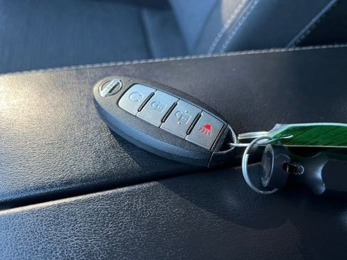 Used 2021 Nissan Rogue SV image 29