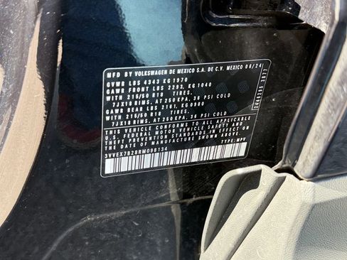 Used 2024 Volkswagen Taos SE image 30