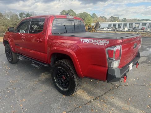 Used 2021 Toyota Tacoma TRD Sport image 3