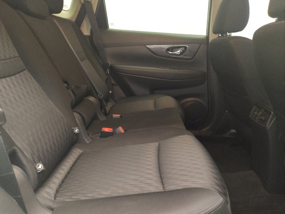 Used 2017 Nissan Rogue S FWD image 19