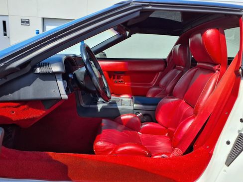 Used 1990 Chevrolet Corvette Coupe RWD image 10