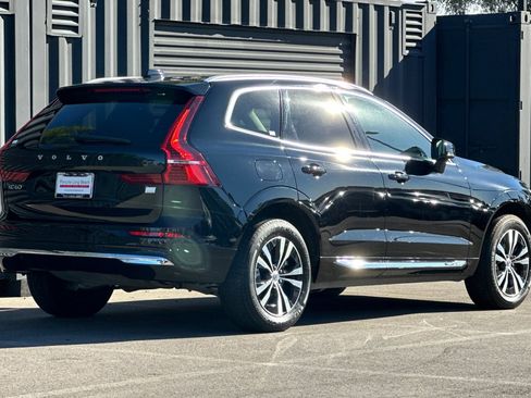 Used 2023 Volvo XC60 T8 Core image 8