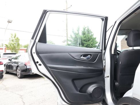 Used 2018 Nissan Rogue S AWD/4WD image 26