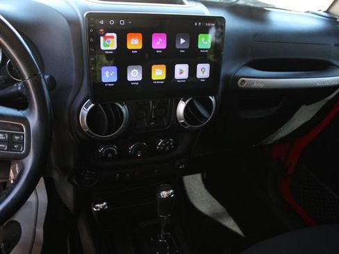Used 2018 Jeep Wrangler Unlimited Sahara AWD/4WD image 11