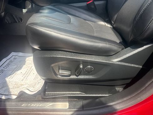 Used 2019 Ford Edge Titanium w/ Equipment Group 301A AWD/4WD image 21