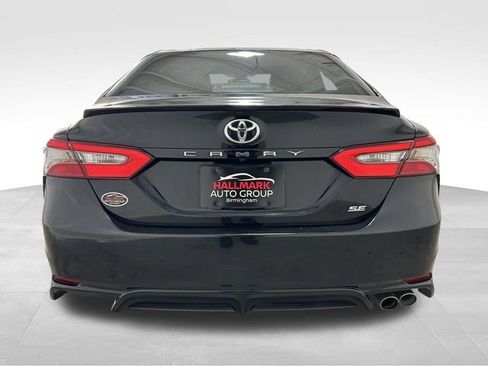 Used 2018 Toyota Camry SE w/ Moonroof Package image 3