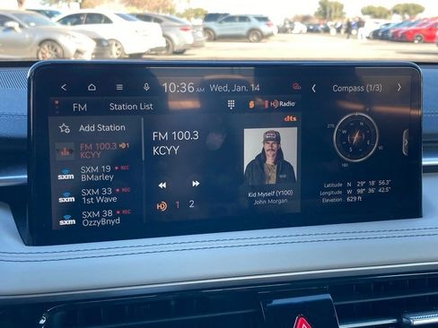 Used 2025 Genesis G70 2.5T image 24