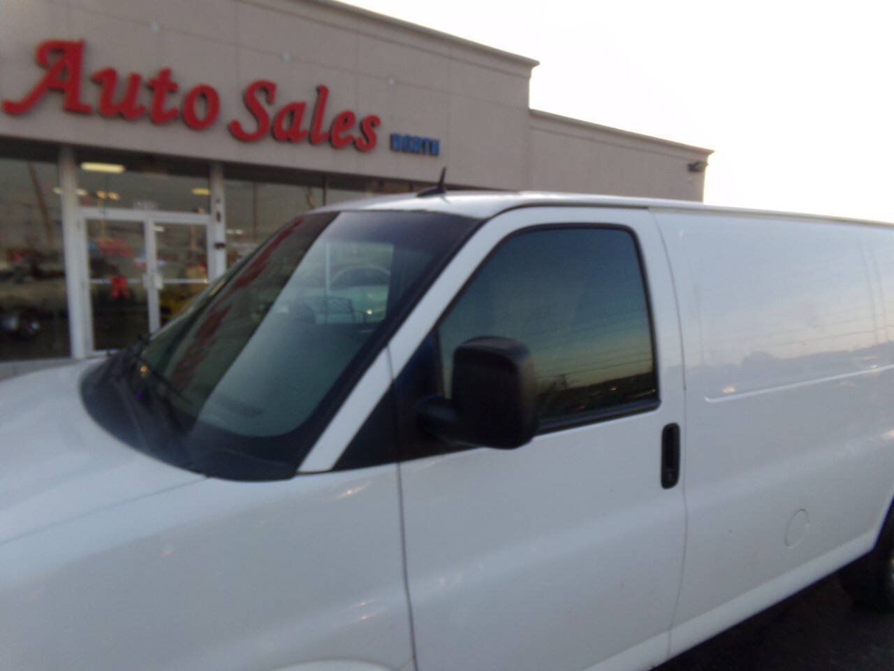 Used 2015 Chevrolet Express 2500 RWD image 41