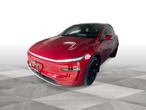 Used 2026 Tesla Model Y AWD image 4