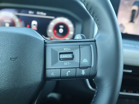 Used 2025 Nissan Rogue SL image 18