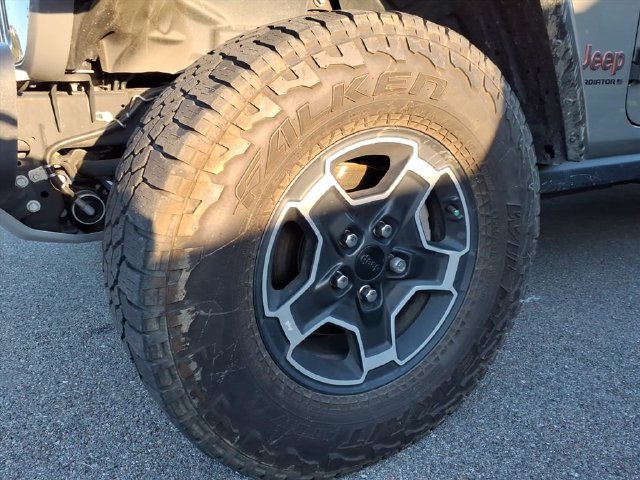 Used 2023 Jeep Gladiator Mojave w/ Cold Weather Group AWD/4WD image 4
