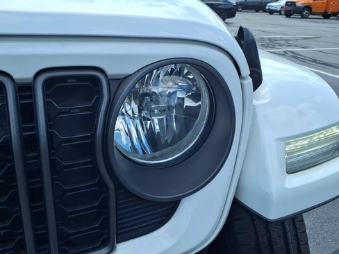 Used 2024 Jeep Wrangler Unlimited AWD/4WD image 10