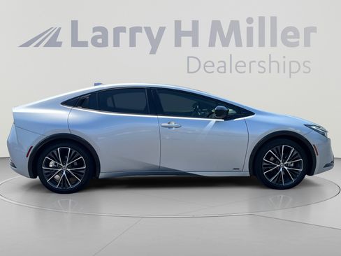 Used 2025 Toyota Prius XLE AWD/4WD image 6