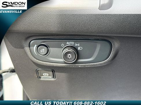 Used 2024 GMC Terrain SLE image 19