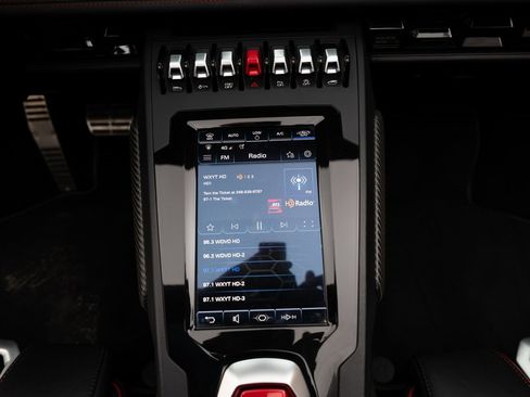 Used 2020 Lamborghini Huracan EVO image 37