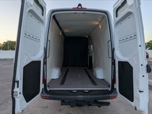 Used 2025 Mercedes-Benz Sprinter 2500 image 16