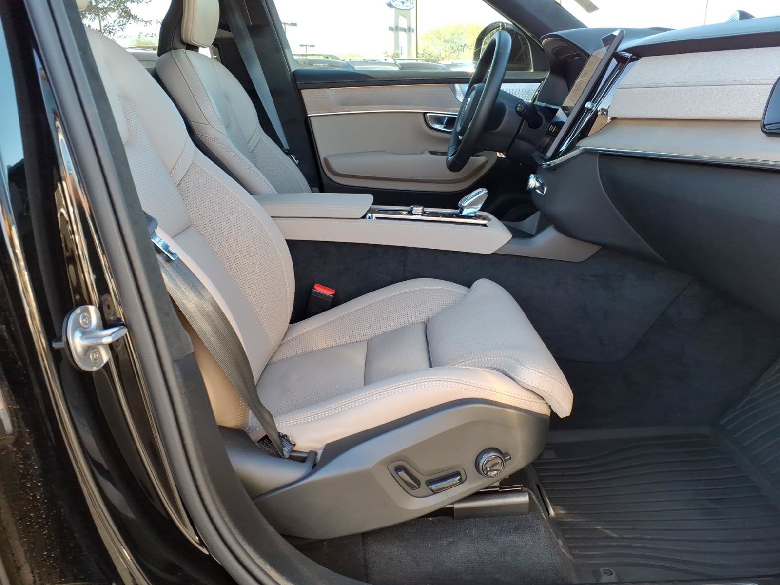 Used 2026 Volvo XC90 B6 Ultra w/ Lounge Package AWD/4WD image 11
