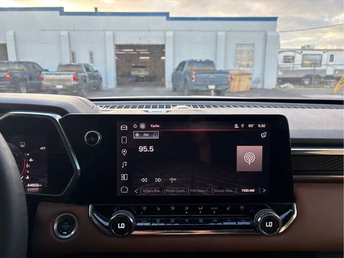 Used 2023 GMC Canyon AT4 w/ AT4 Premium Package image 40