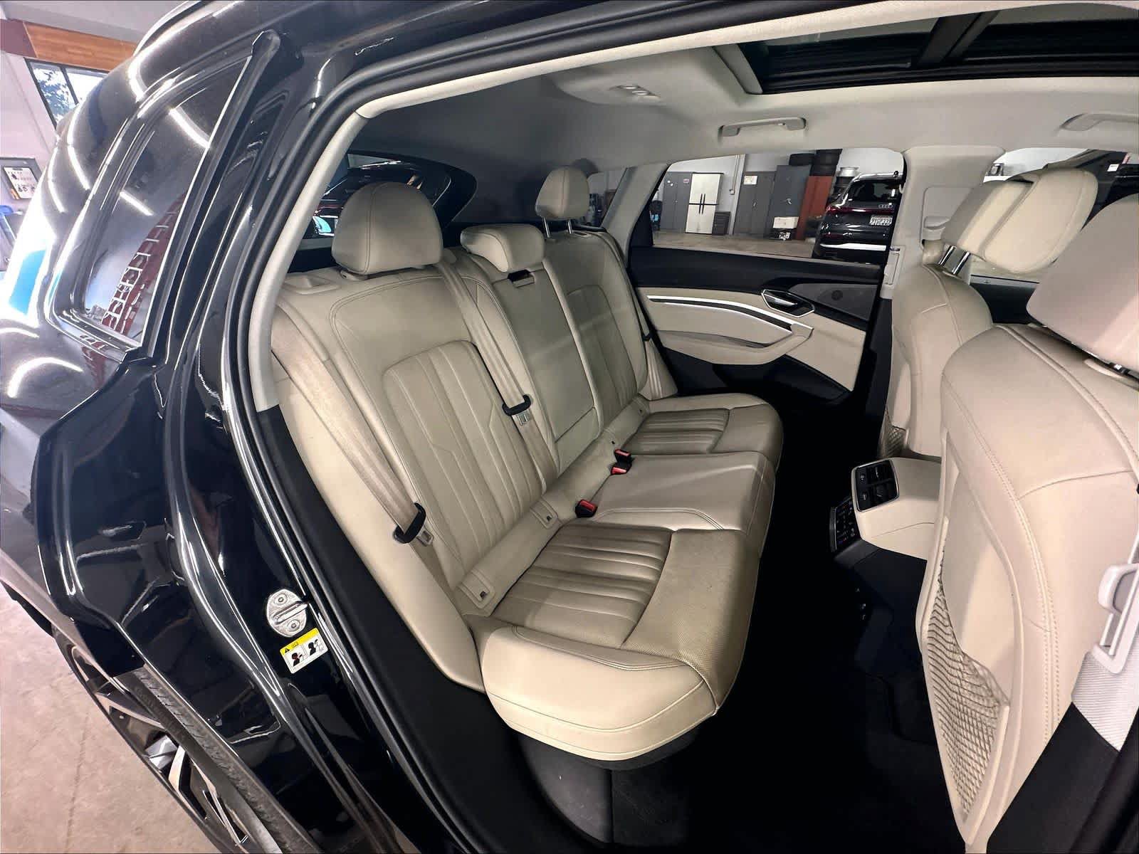 Used 2024 Audi Q8 e-tron Premium Plus w/ Premium Plus Package AWD/4WD image 29