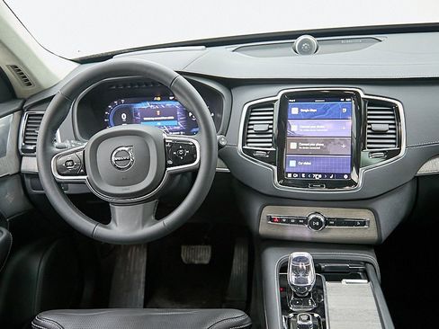 Certified 2023 Volvo XC90 T8 Ultimate w/ Lounge Package image 23