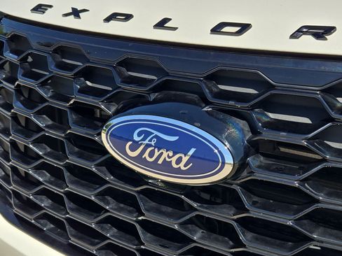 Used 2025 Ford Explorer ST AWD/4WD image 11