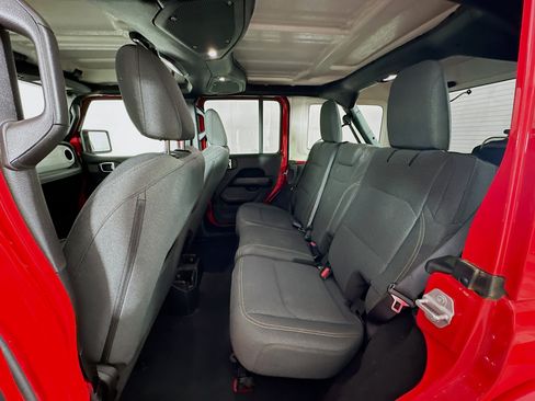 Used 2025 Jeep Wrangler Unlimited Sahara AWD/4WD image 24