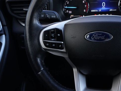 Used 2022 Ford Explorer XLT image 10
