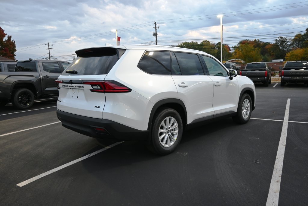 New 2026 Toyota Grand Highlander AWD Hybrid image 10
