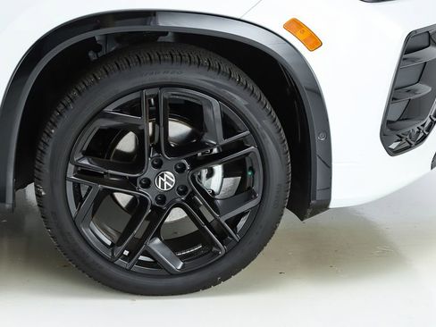 New 2026 Volkswagen Tiguan SE R-Line image 14