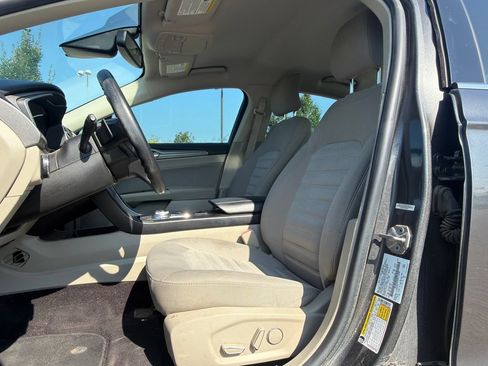 Used 2019 Ford Fusion SE FWD image 8