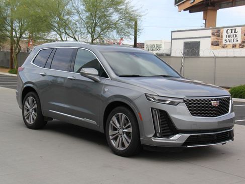 Used 2024 Cadillac XT6 Premium Luxury FWD image 3