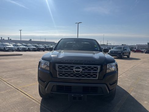 Certified 2022 Nissan Frontier SV w/ Technology Package image 3