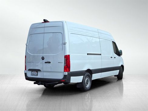 Used 2025 Mercedes-Benz Sprinter 2500 image 4