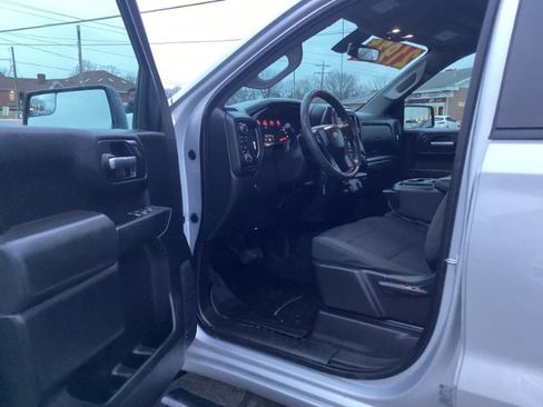 Used 2021 Chevrolet Silverado 1500 Custom Trail Boss w/ LPO, Dark Essentials Package image 4