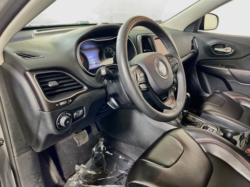 Used 2022 Jeep Cherokee Trailhawk AWD/4WD image 9