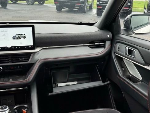 Used 2025 Ford Explorer ST AWD/4WD image 37