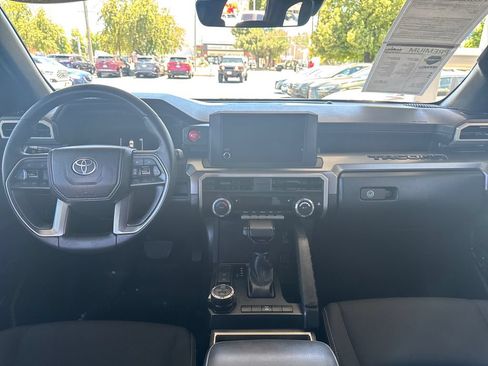 Used 2025 Toyota Tacoma TRD Off-Road AWD/4WD image 13
