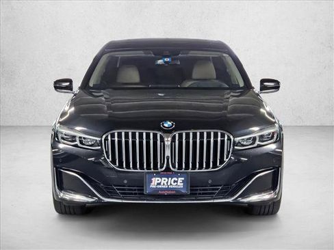 Used 2022 BMW 740i xDrive w/ Premium Package AWD/4WD image 2