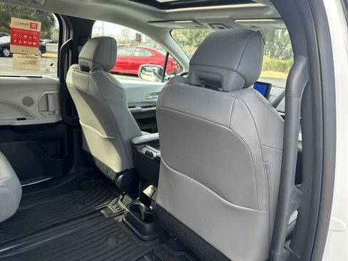 New 2025 Toyota Sienna XLE image 31