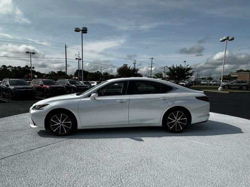Used 2022 Lexus ES 350 w/ Premium Package FWD image 4