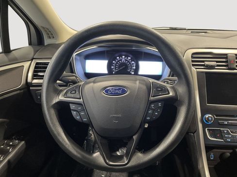 Used 2017 Ford Fusion SE w/ Fusion SE Technology Package FWD image 24